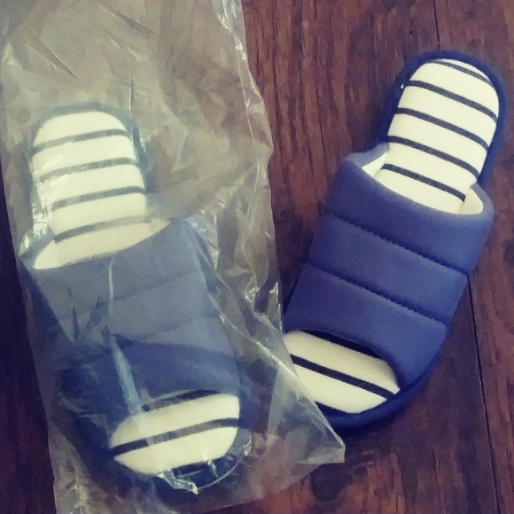 Slippers - Picture 3 of 4